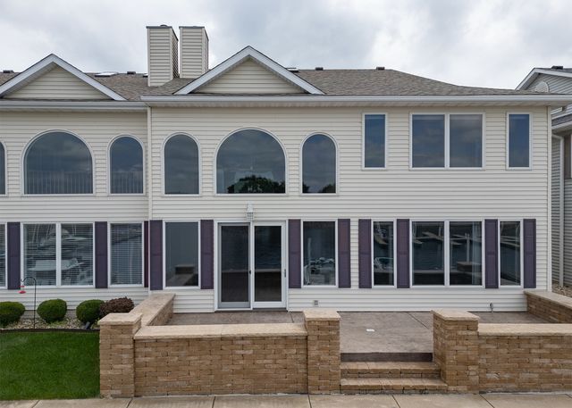 17 Villa Drive, Hampton, IL 61256