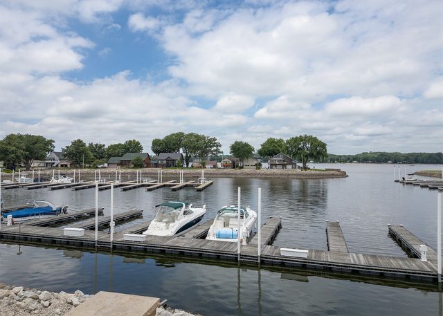 17 Villa Drive, Hampton, IL 61256