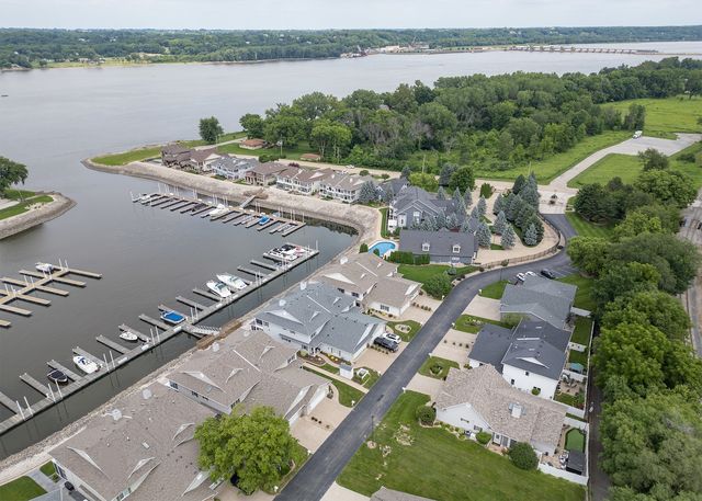 17 Villa Drive, Hampton, IL 61256