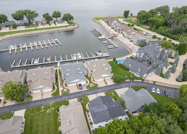 17 Villa Drive, Hampton, IL 61256