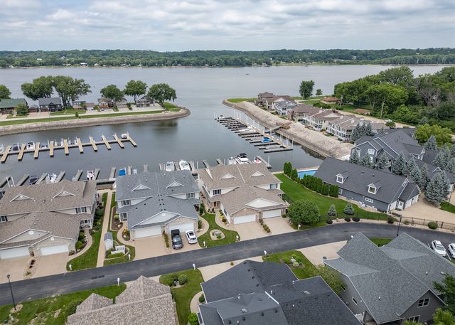 17 Villa Drive, Hampton, IL 61256