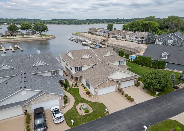 17 Villa Drive, Hampton, IL 61256