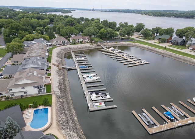 17 Villa Drive, Hampton, IL 61256