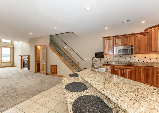 17 Villa Drive, Hampton, IL 61256