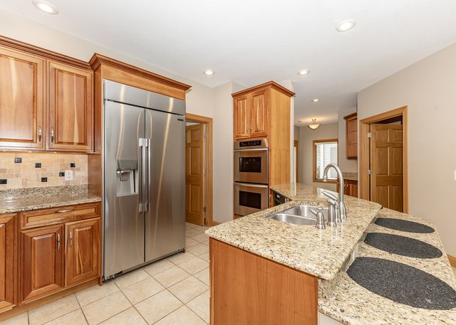 17 Villa Drive, Hampton, IL 61256
