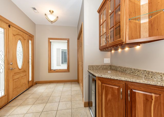17 Villa Drive, Hampton, IL 61256