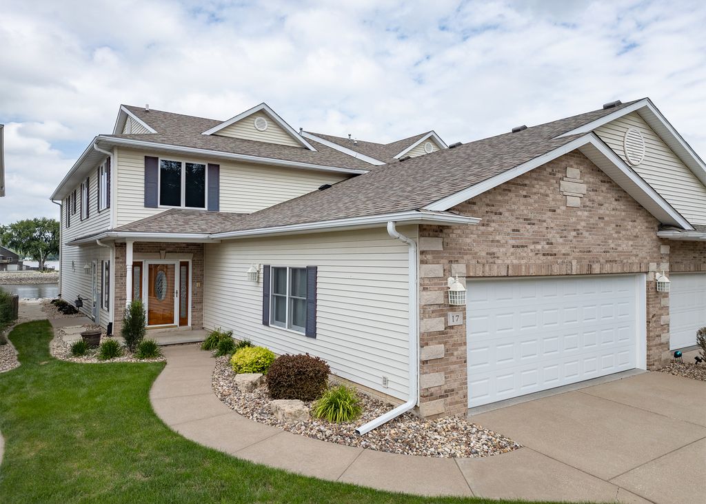 17 Villa Drive, Hampton, IL 61256