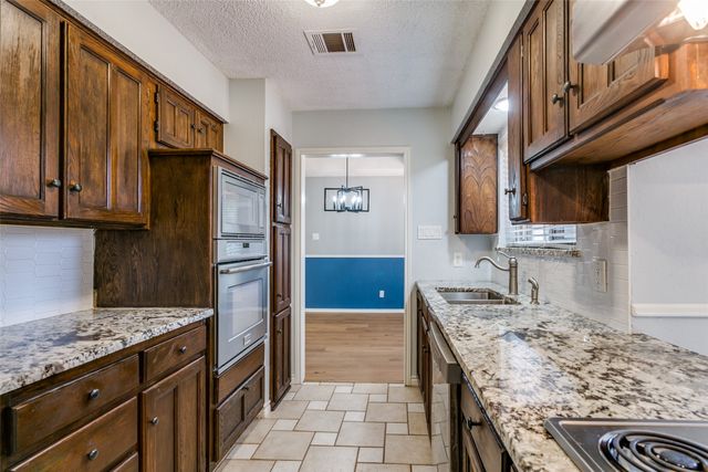 8 Winding Creek Court, Trophy Club, TX 76262
