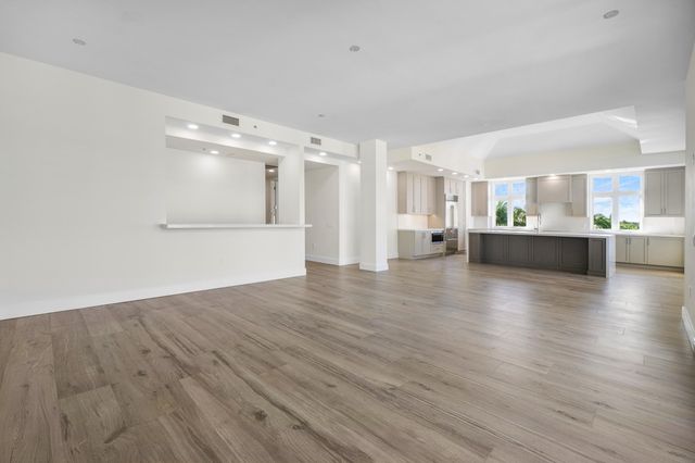 178 Lake Drive 4101, Palm Beach Shores, FL 33404