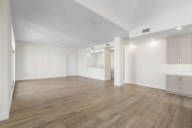 178 Lake Drive 4101, Palm Beach Shores, FL 33404