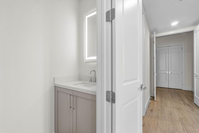 178 Lake Drive 4101, Palm Beach Shores, FL 33404