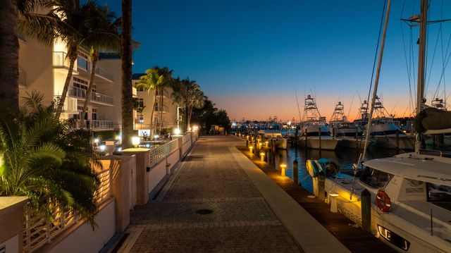 178 Lake Drive 4101, Palm Beach Shores, FL 33404