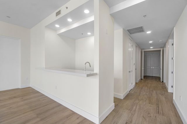 178 Lake Drive 4101, Palm Beach Shores, FL 33404