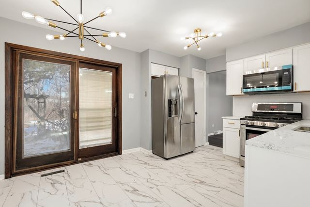 3518 S Manor Drive, Lansing, IL 60438