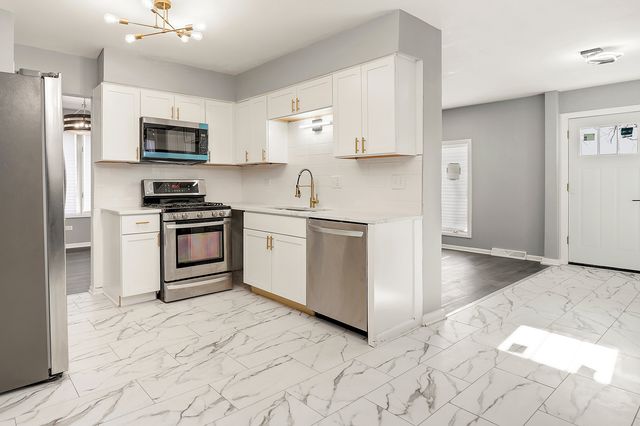 3518 S Manor Drive, Lansing, IL 60438