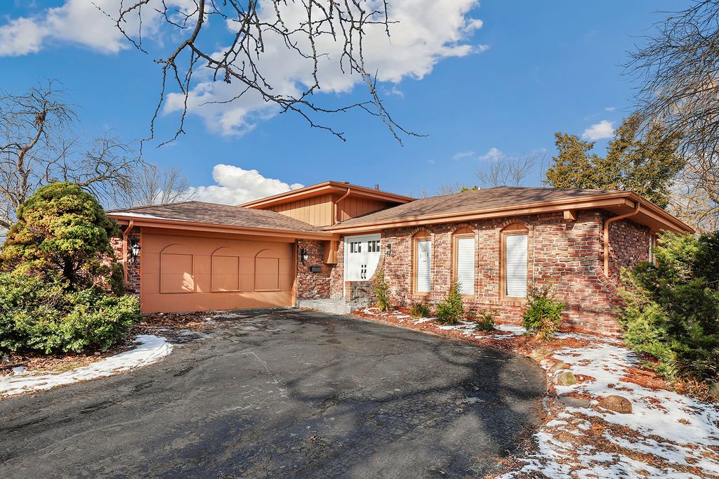 3518 S Manor Drive, Lansing, IL 60438