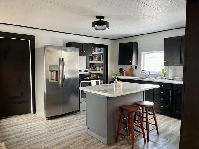 705 W NORTH WATER STREET, New London, WI 54981