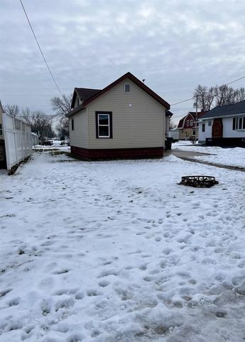 705 W NORTH WATER STREET, New London, WI 54981