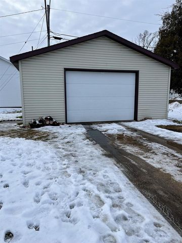 705 W NORTH WATER STREET, New London, WI 54981