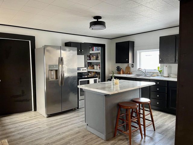 705 W NORTH WATER STREET, New London, WI 54981