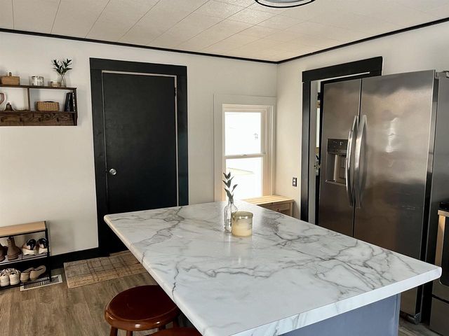 705 W NORTH WATER STREET, New London, WI 54981