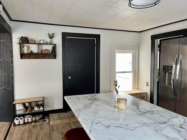 705 W NORTH WATER STREET, New London, WI 54981