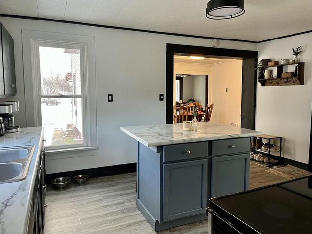 705 W NORTH WATER STREET, New London, WI 54981