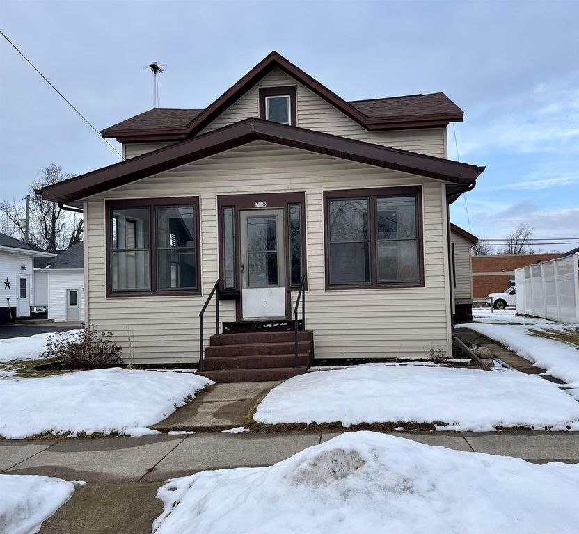 705 W NORTH WATER STREET, New London, WI 54981