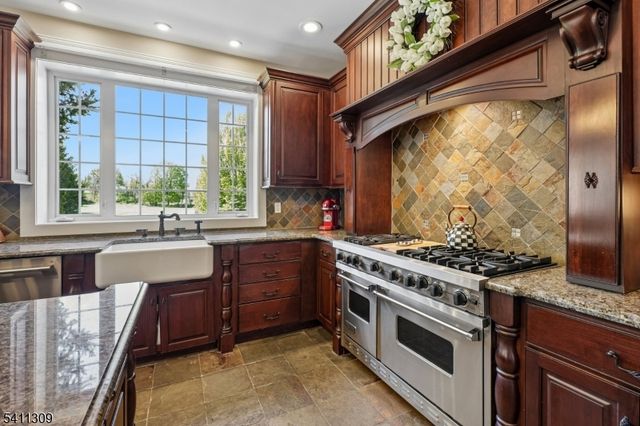 1 Jordan Ct, Washington Twp., NJ 07853