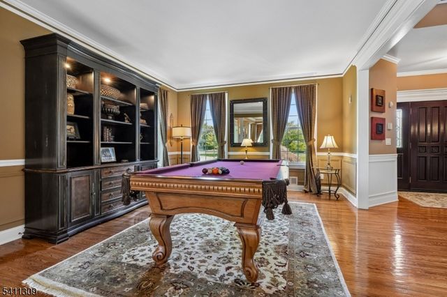 1 Jordan Ct, Washington Twp., NJ 07853