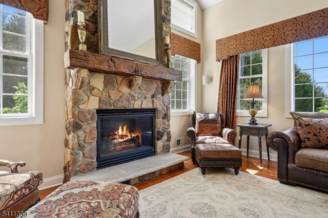 1 Jordan Ct, Washington Twp., NJ 07853