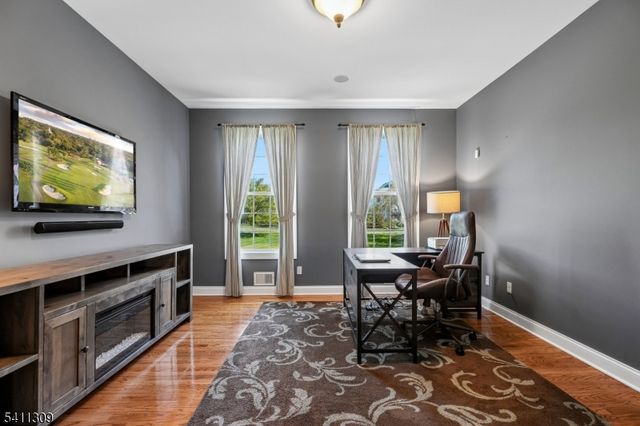1 Jordan Ct, Washington Twp., NJ 07853