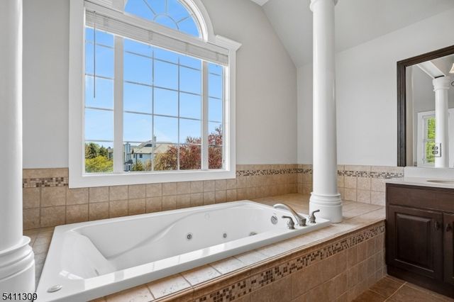 1 Jordan Ct, Washington Twp., NJ 07853