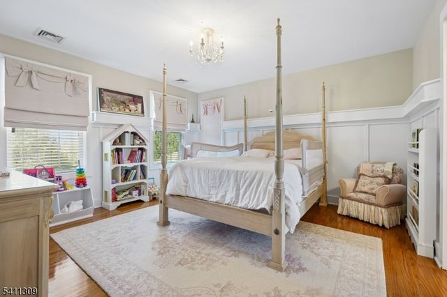 1 Jordan Ct, Washington Twp., NJ 07853