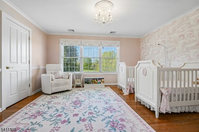 1 Jordan Ct, Washington Twp., NJ 07853