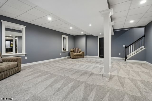 1 Jordan Ct, Washington Twp., NJ 07853