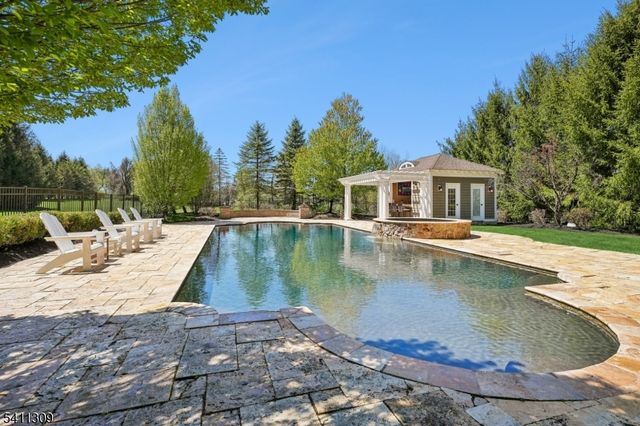 1 Jordan Ct, Washington Twp., NJ 07853