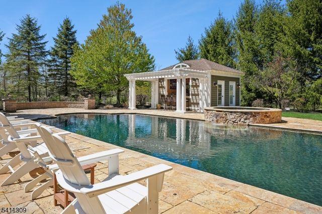 1 Jordan Ct, Washington Twp., NJ 07853