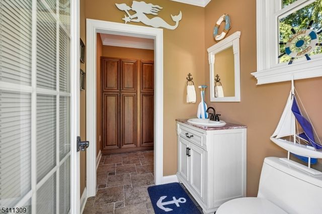1 Jordan Ct, Washington Twp., NJ 07853