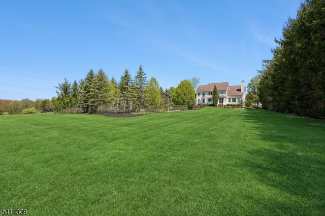 1 Jordan Ct, Washington Twp., NJ 07853