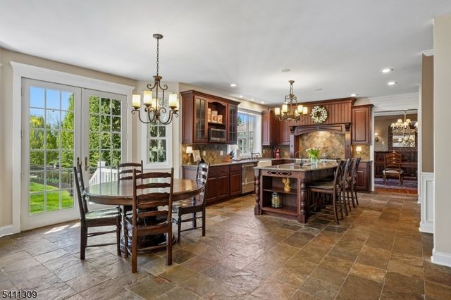 1 Jordan Ct, Washington Twp., NJ 07853
