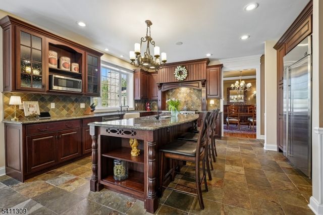 1 Jordan Ct, Washington Twp., NJ 07853