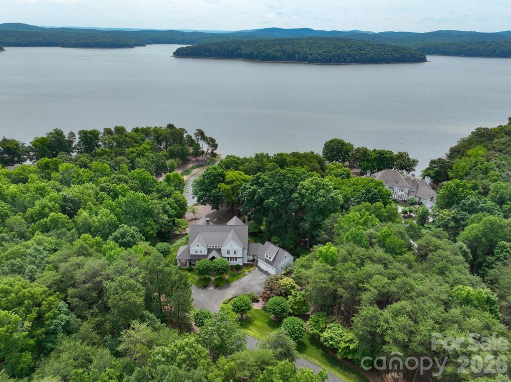 2375 Southpoint Lane, New London, NC 28127