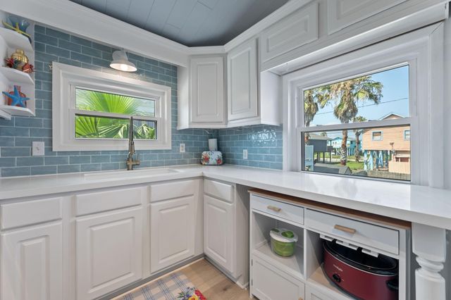 4021 Las Palmas Street, Galveston, TX 77554
