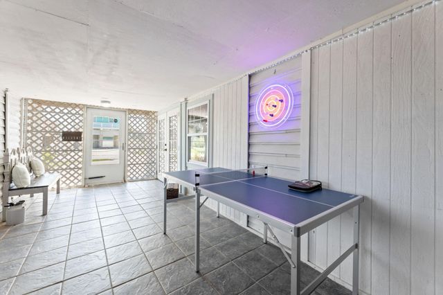 4021 Las Palmas Street, Galveston, TX 77554