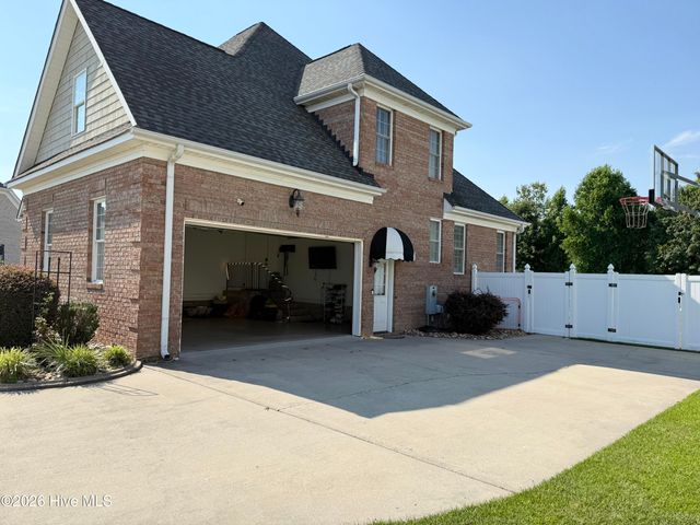 181 Blackwater Drive, Winterville, NC 28590