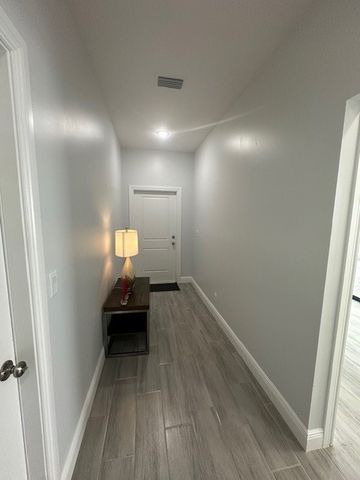 1685 22nd Avenue SW, Vero Beach, FL 32962