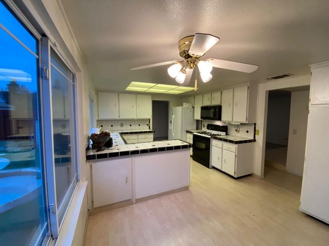 9243 Carla Way, Sacramento, CA 95826