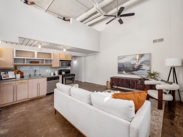 60 E Spring Street, 121, Columbus, OH 43215