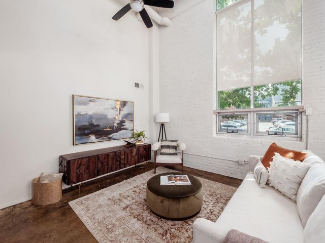 60 E Spring Street, 121, Columbus, OH 43215